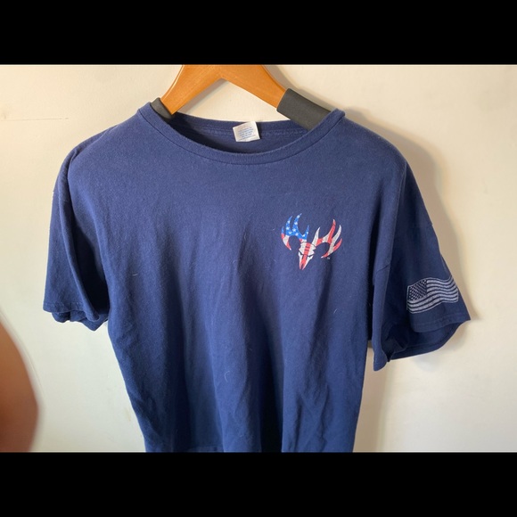 High quality thrifted shirt, with no wear nor tear - Picture 2 of 2